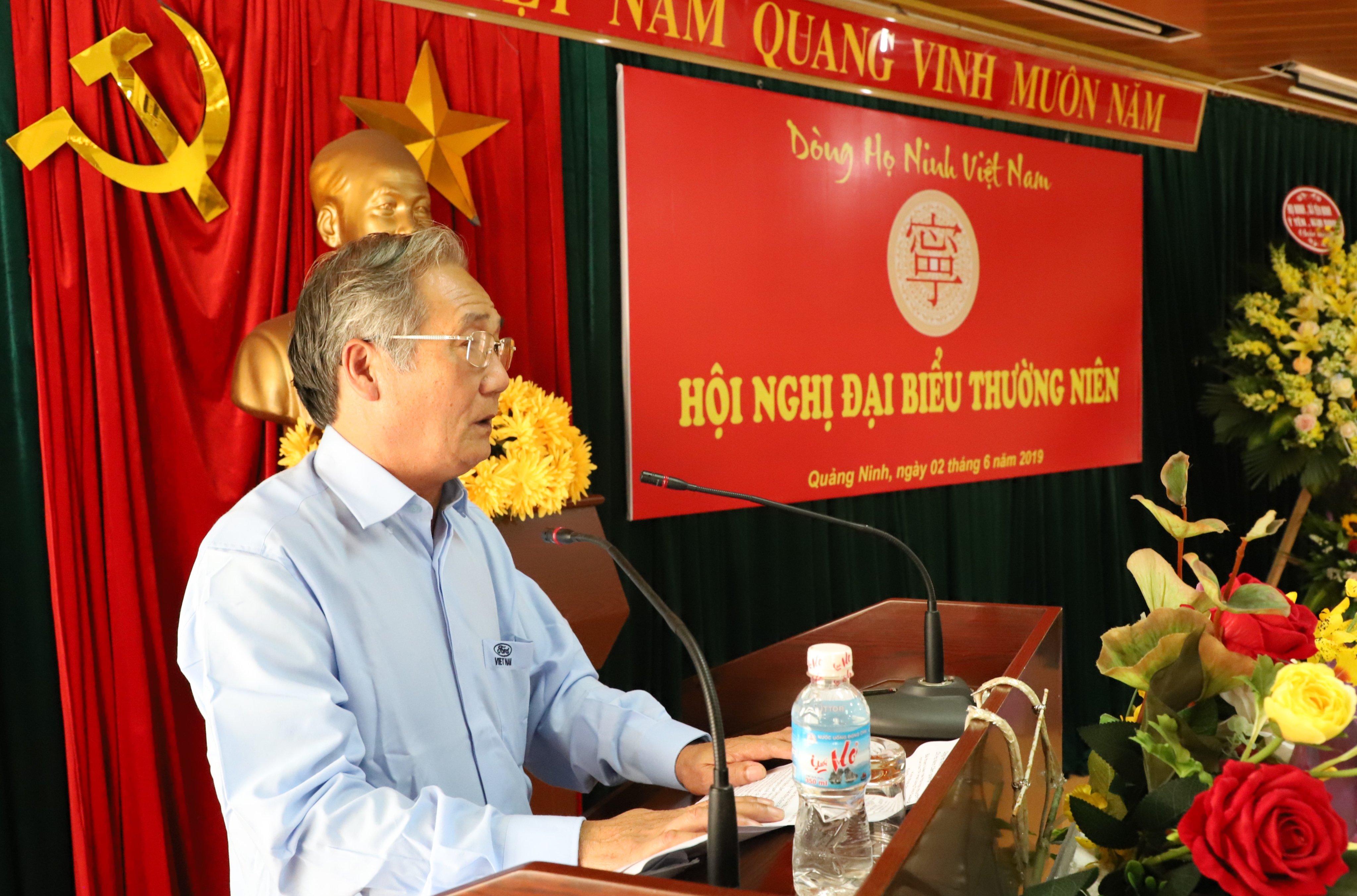 Ông Ninh Văn Kỳ, đại diện chi họ Ninh tại Cẩm Giàng phát biểu với đại hội