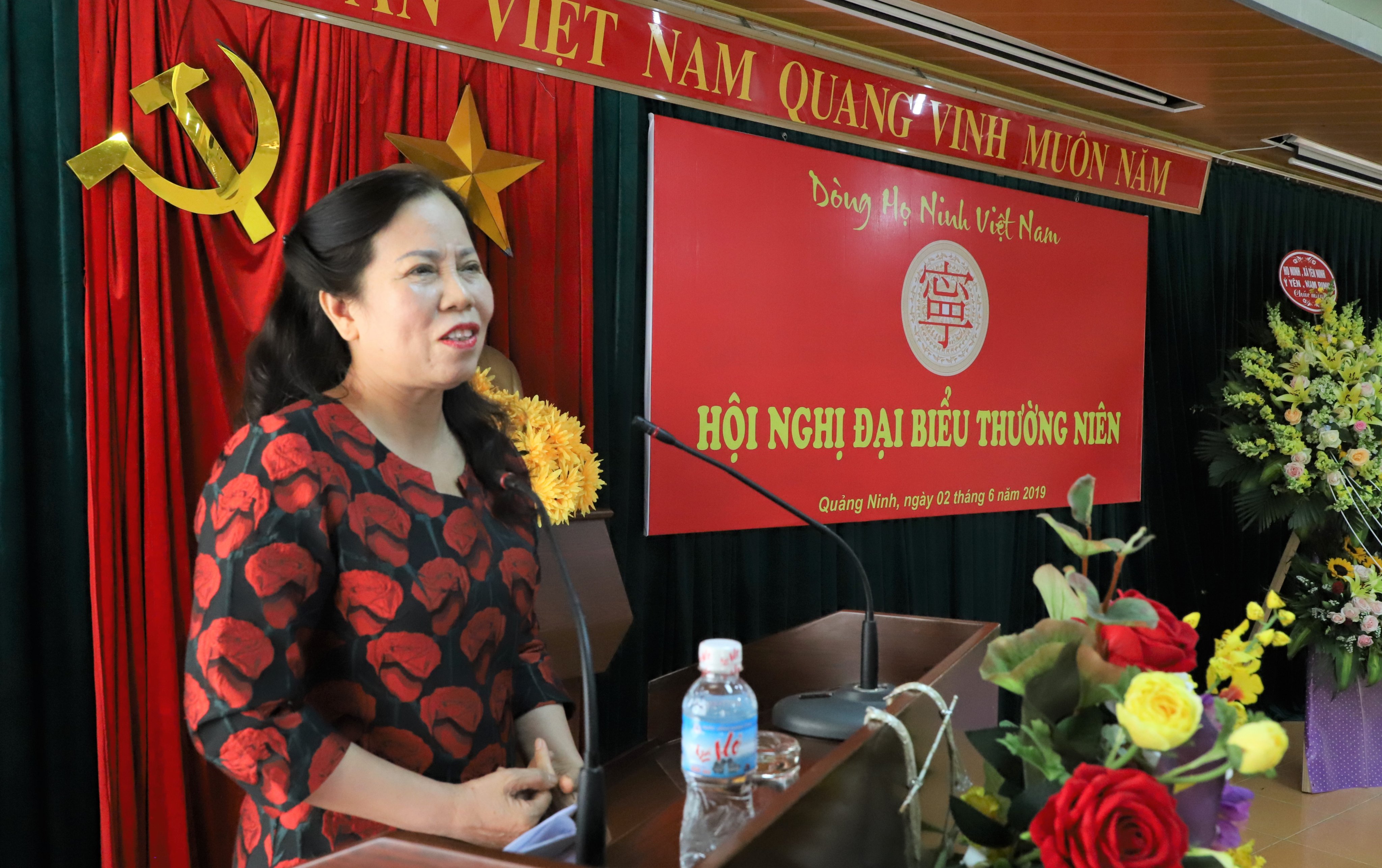 Anh hùng lao động Ninh Thị Ty, phát biểu tham luận với đại hội